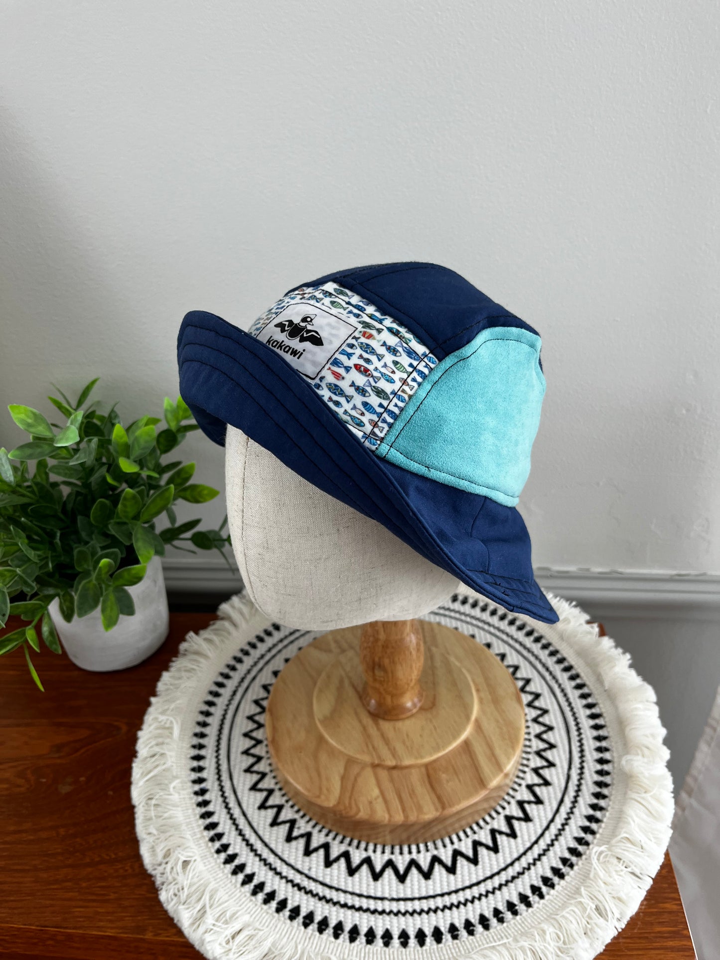Chapeau Mini en essai (6-9) 46cm