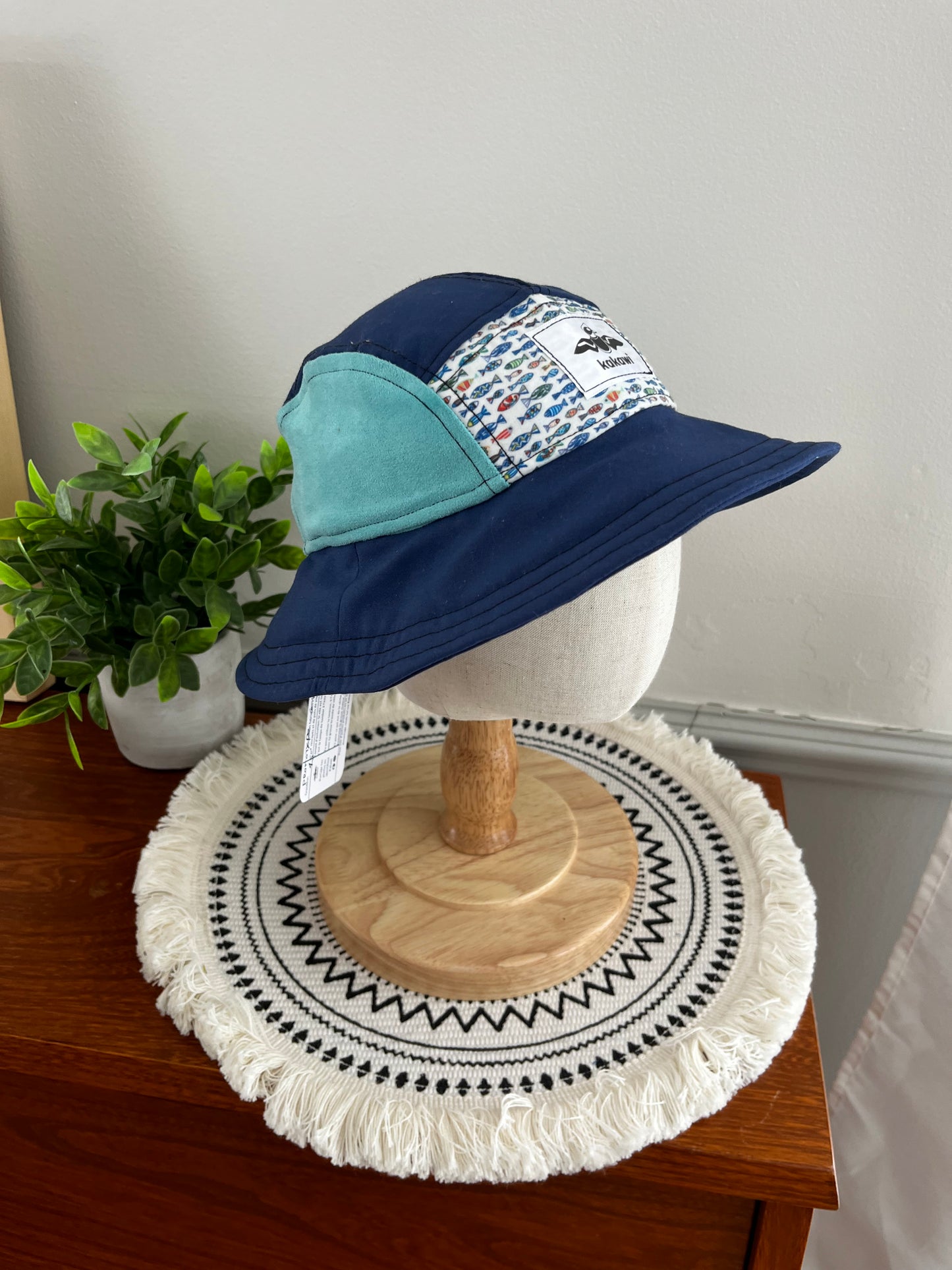 Chapeau Mini en essai (6-9) 46cm