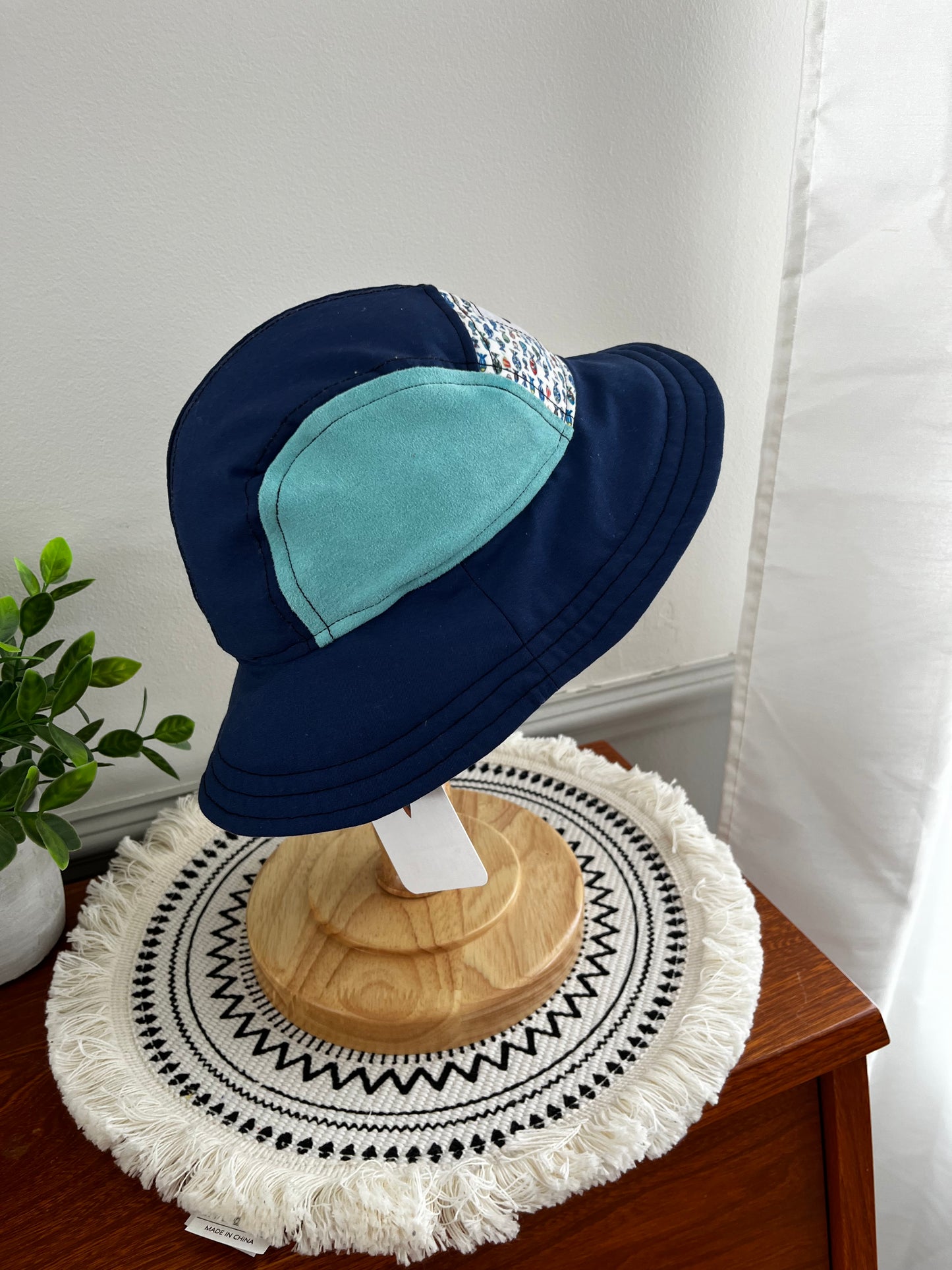 Chapeau Mini en essai (6-9) 46cm