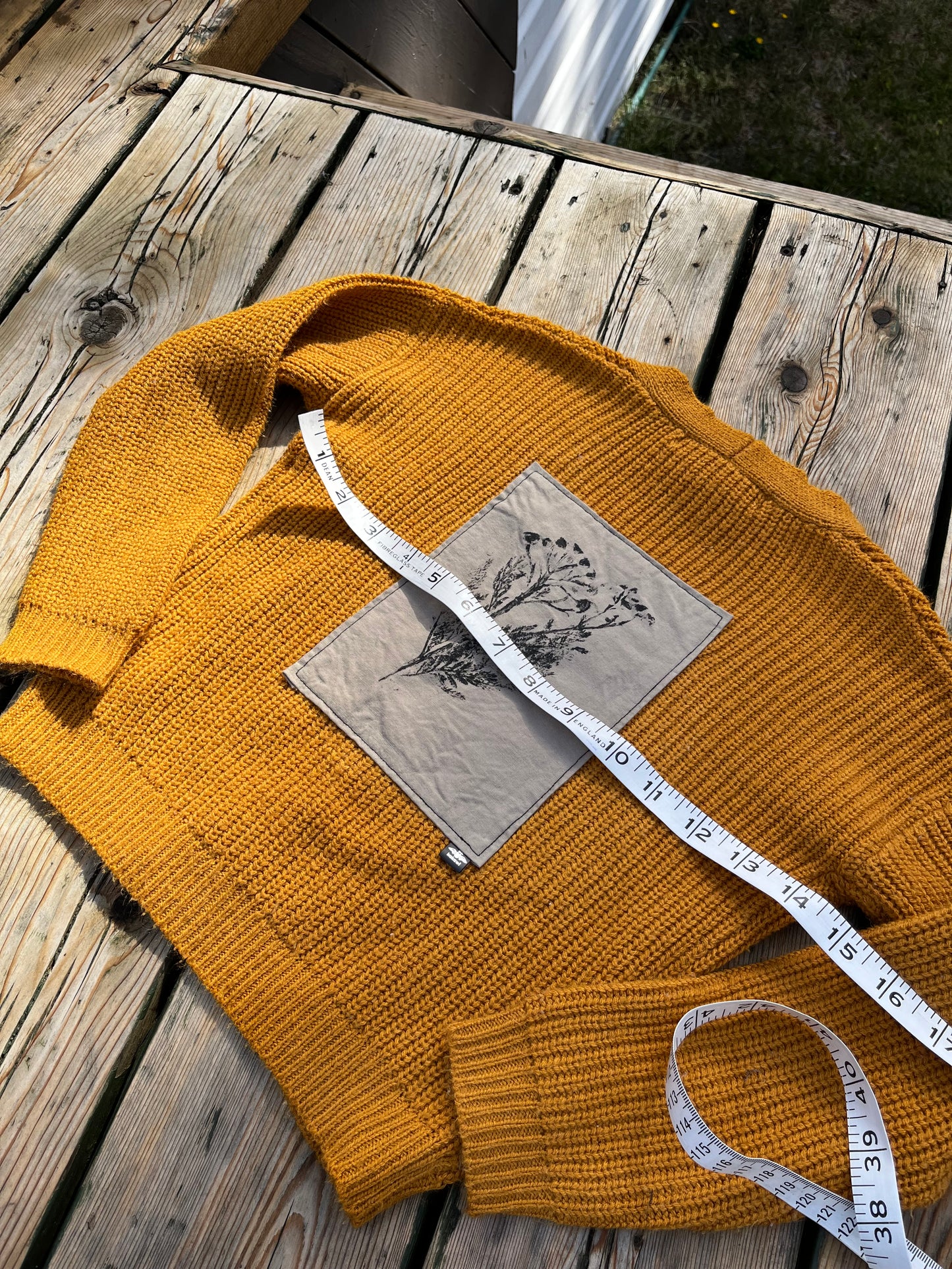 Tricot moutarde « asters sauvages » 4 ans