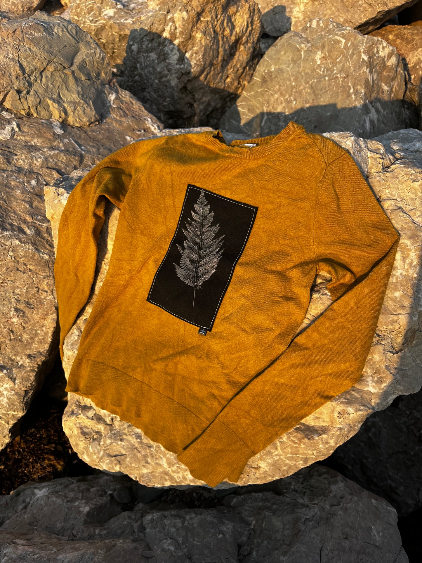Tricot moutarde « fougère » 12 ans