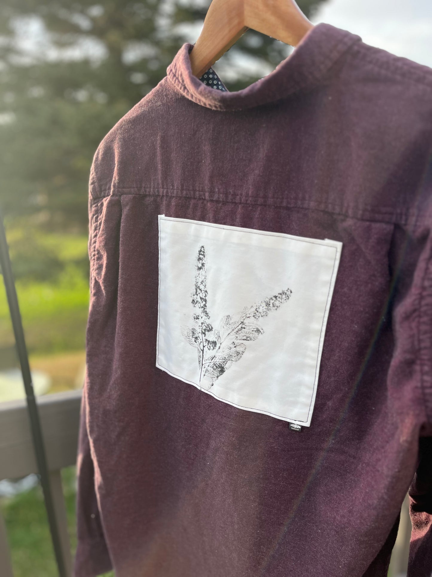 Chemise aubergine « spiné d’été rose » médium unisexe