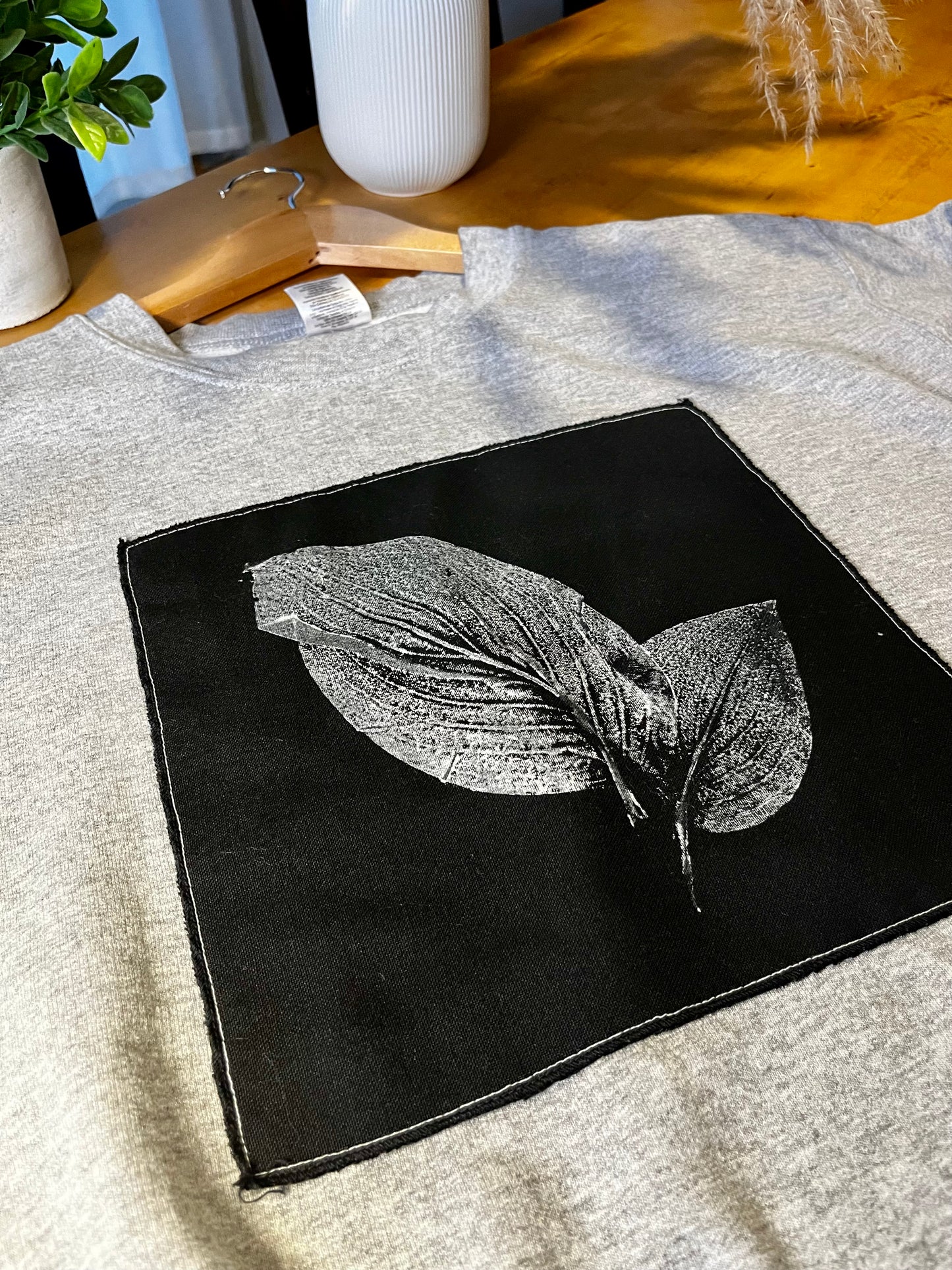 Chandail crewneck « feuilles » gris - Small (unisexe)