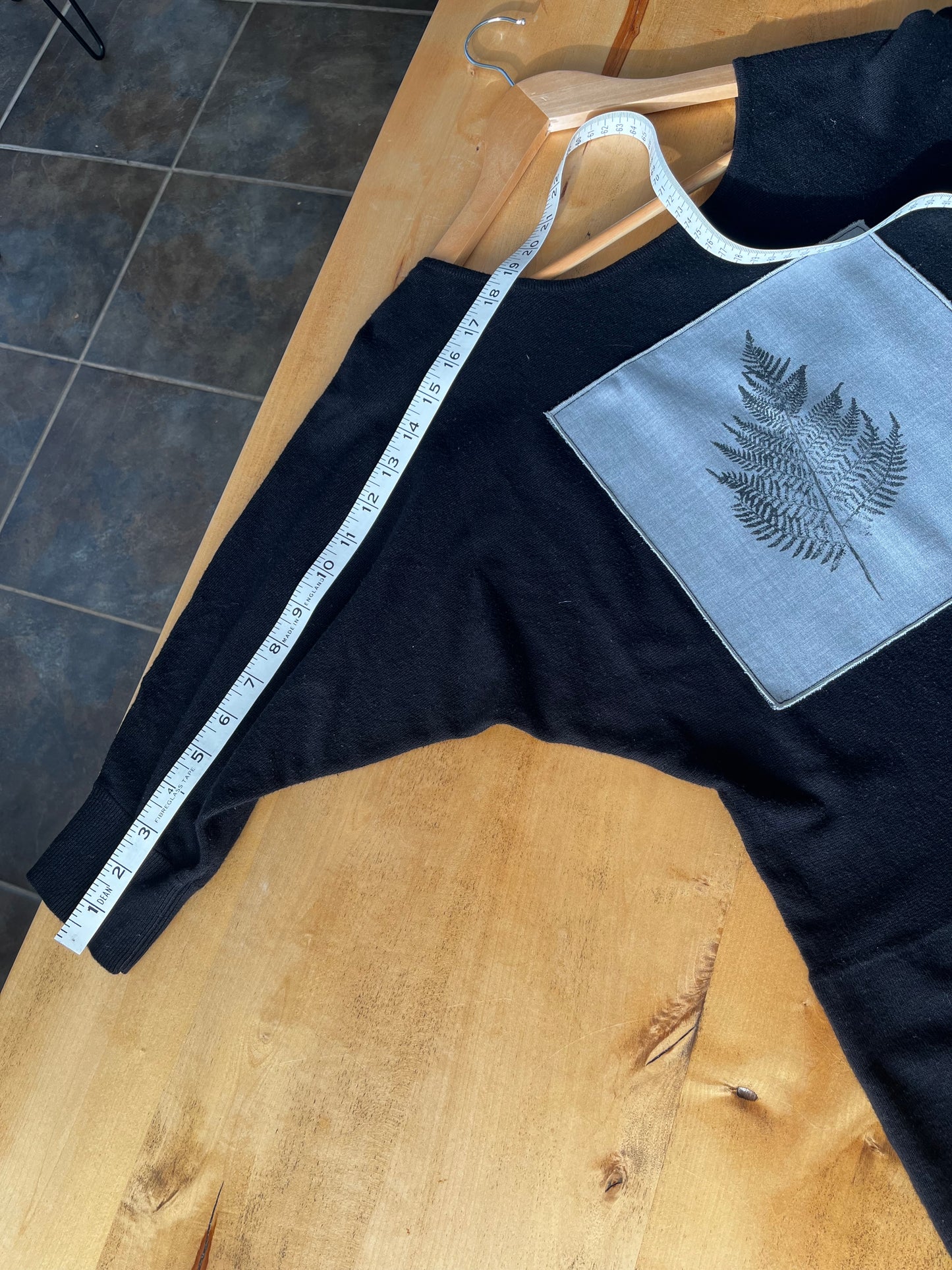 Tricot noir «fougère» médium