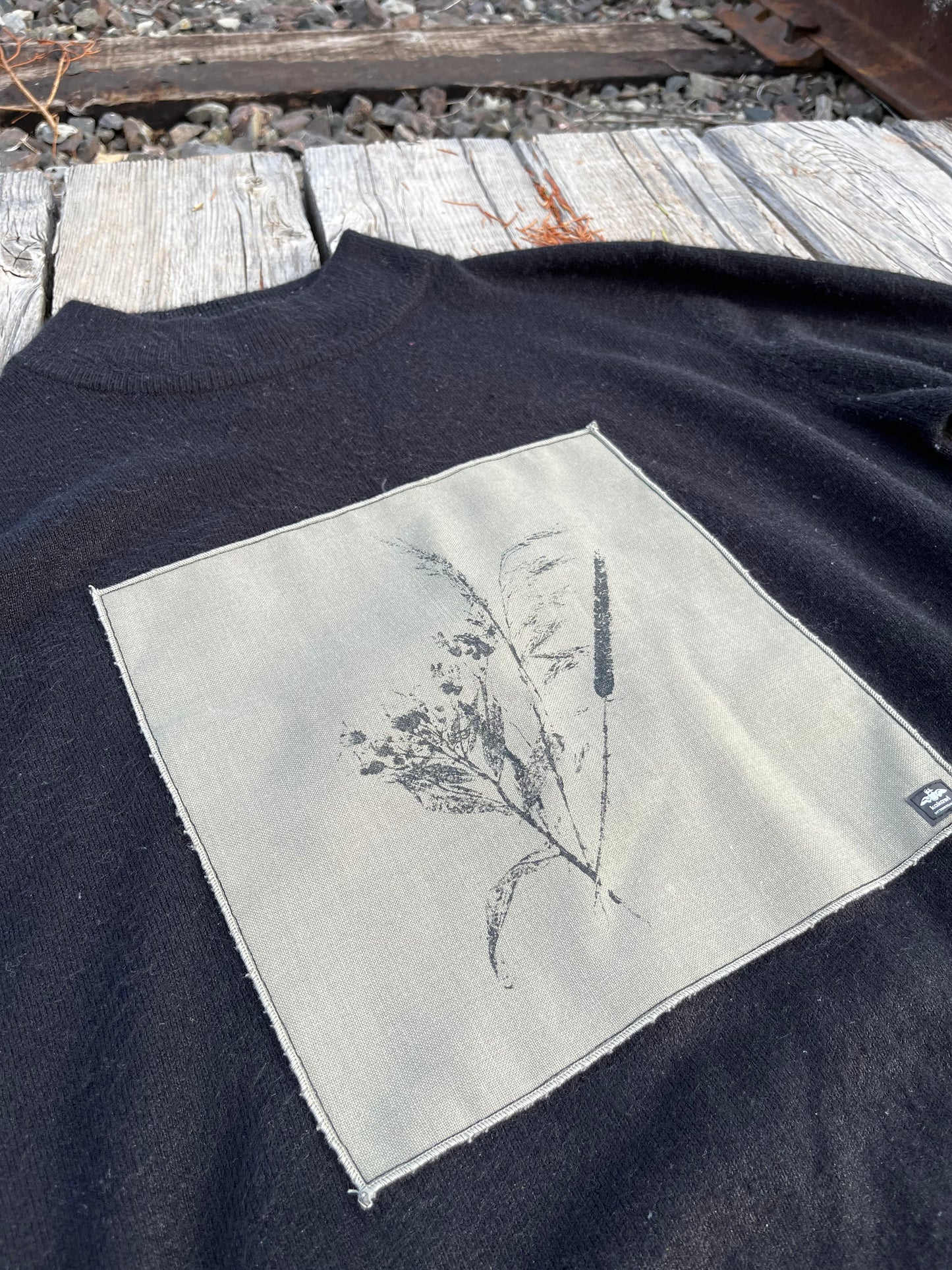 Tricot noir «  bouquet » Médium