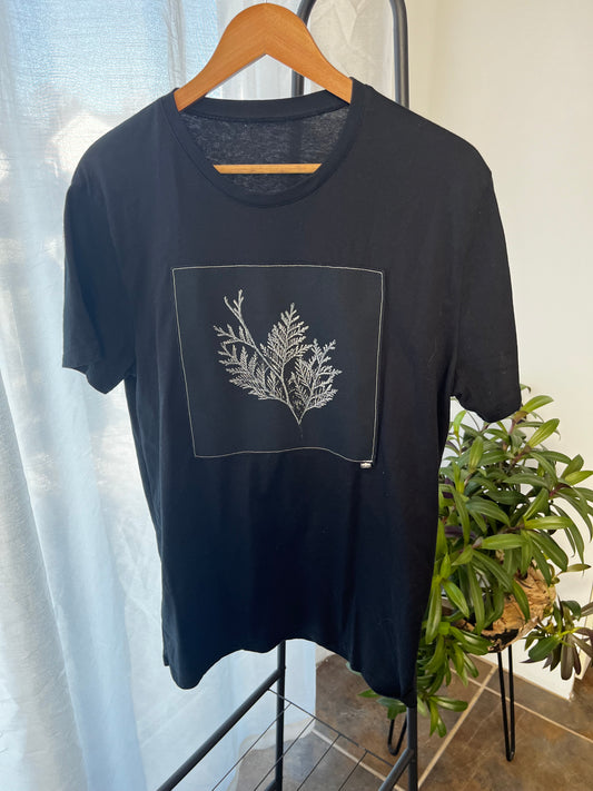 T-Shirt noir «cèdre» Médium (unisexe)