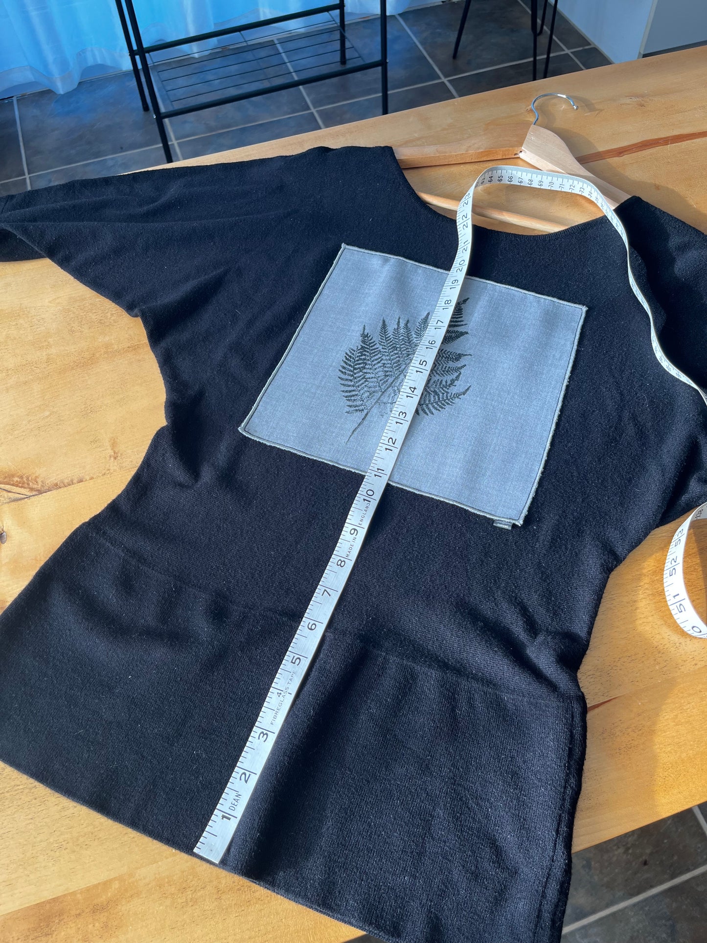 Tricot noir «fougère» médium