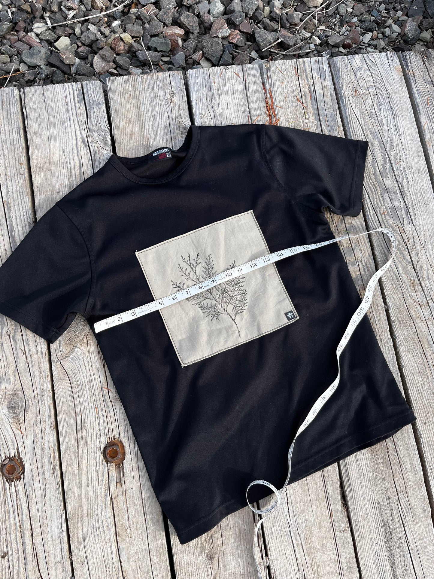 T-shirt noir « cèdre » Médium