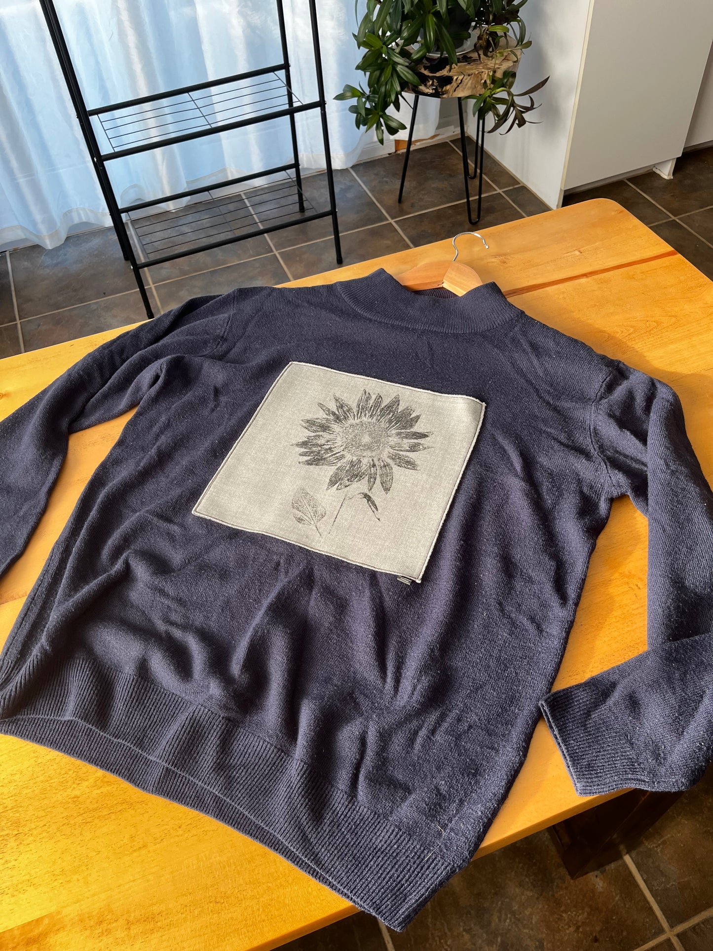 Tricot bleu «tournesol» X-large