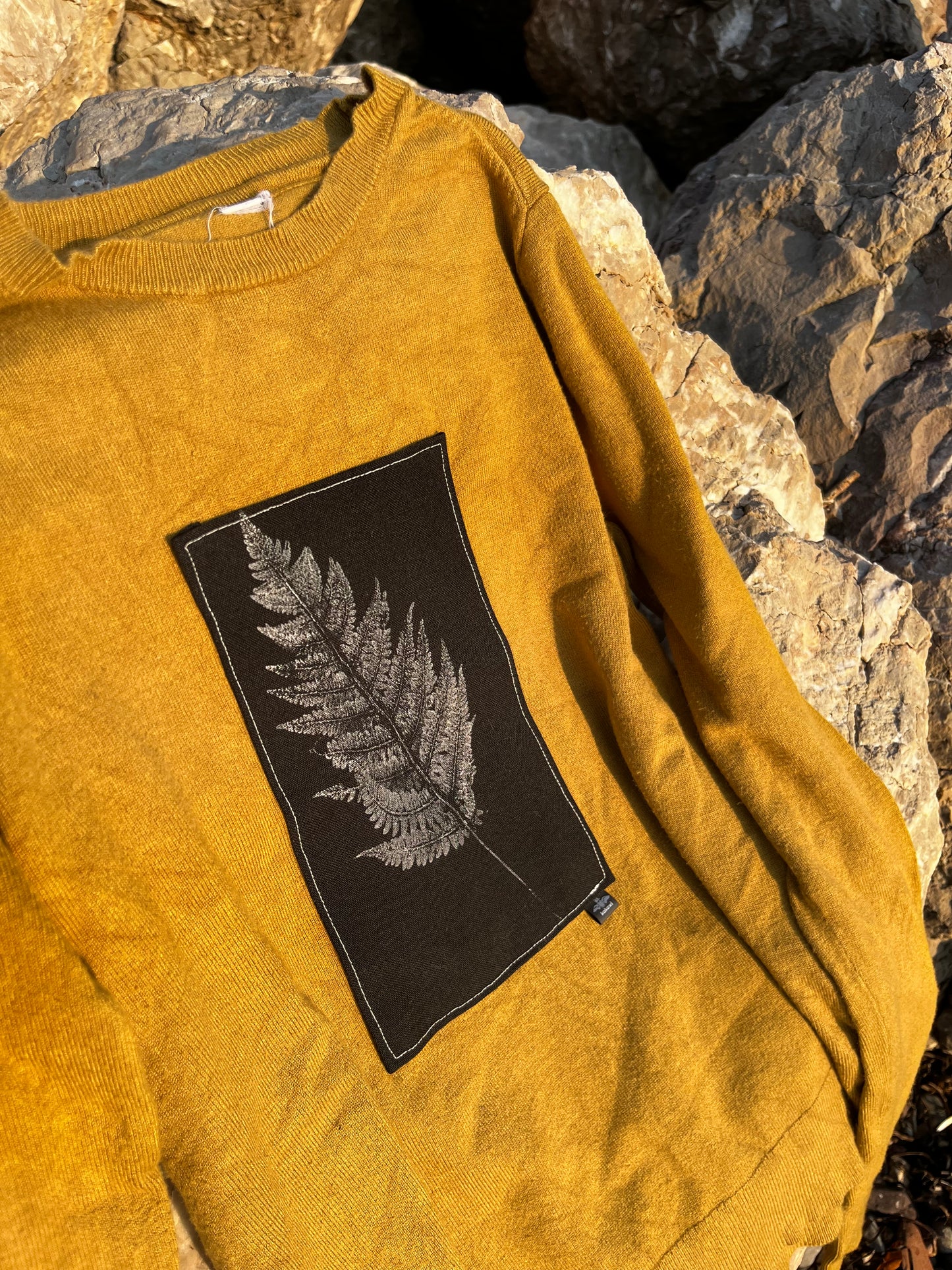 Tricot moutarde « fougère » 12 ans