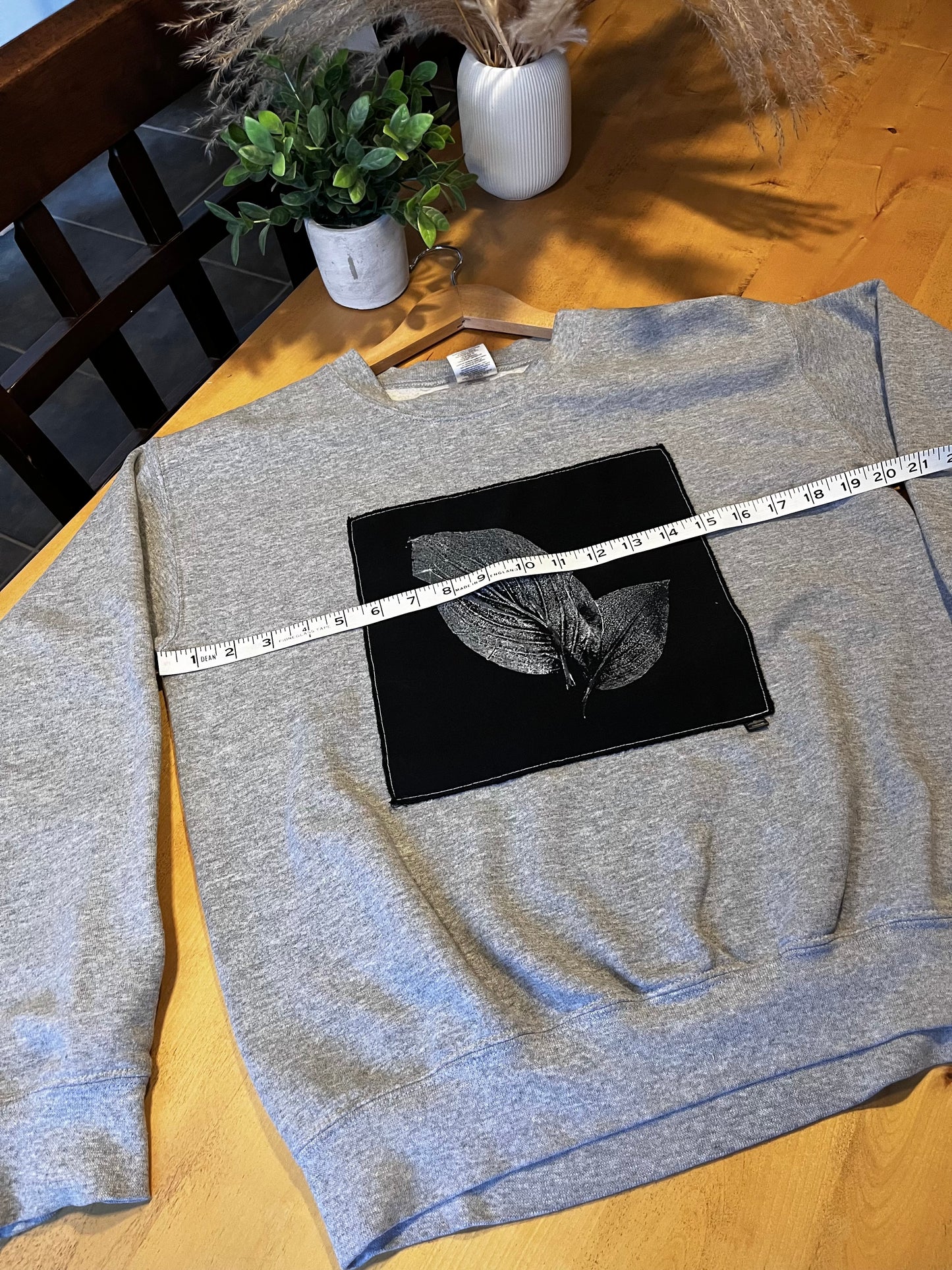 Chandail crewneck « feuilles » gris - Small (unisexe)