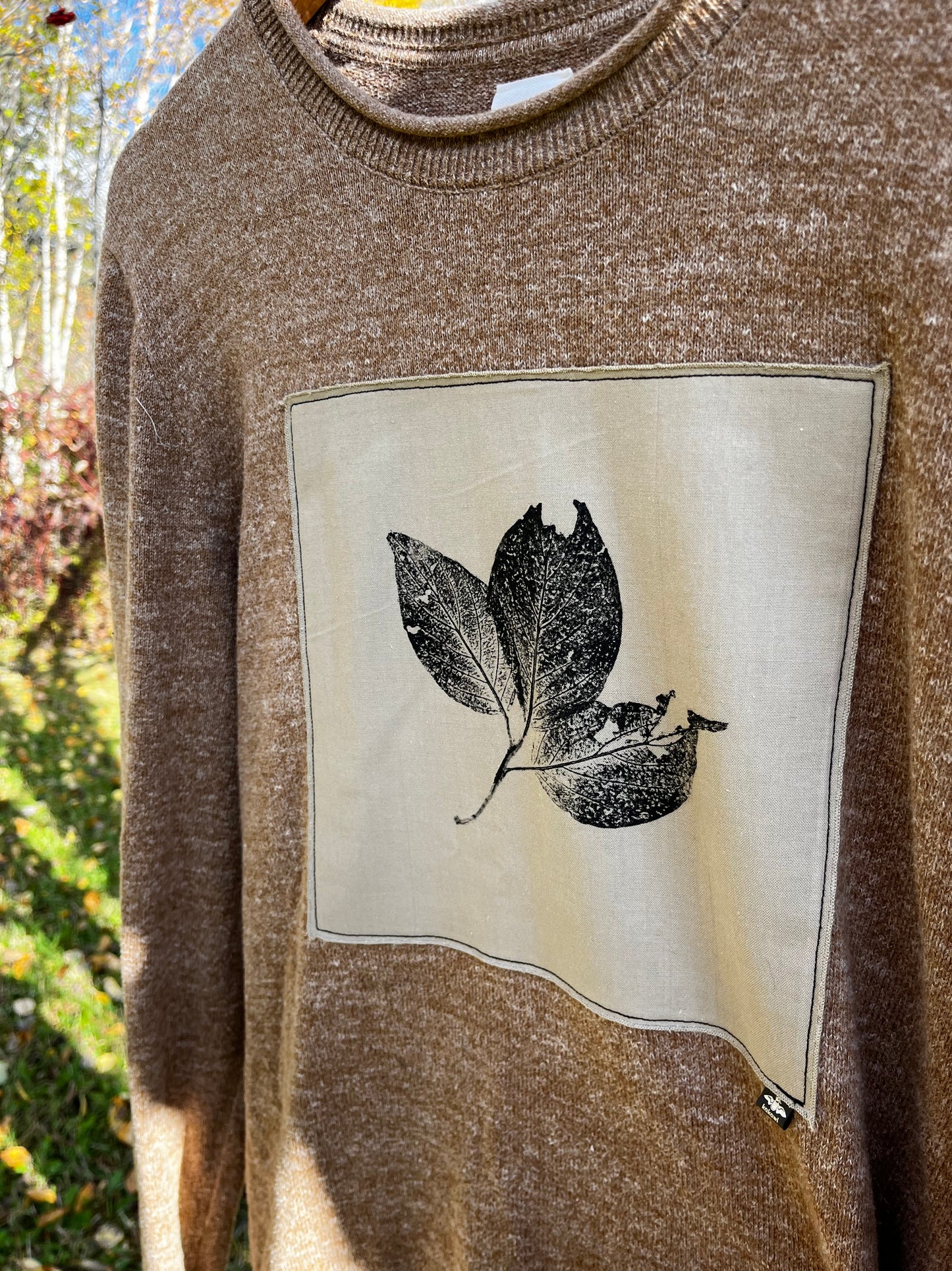 Tricot brun « feuilles» Médium