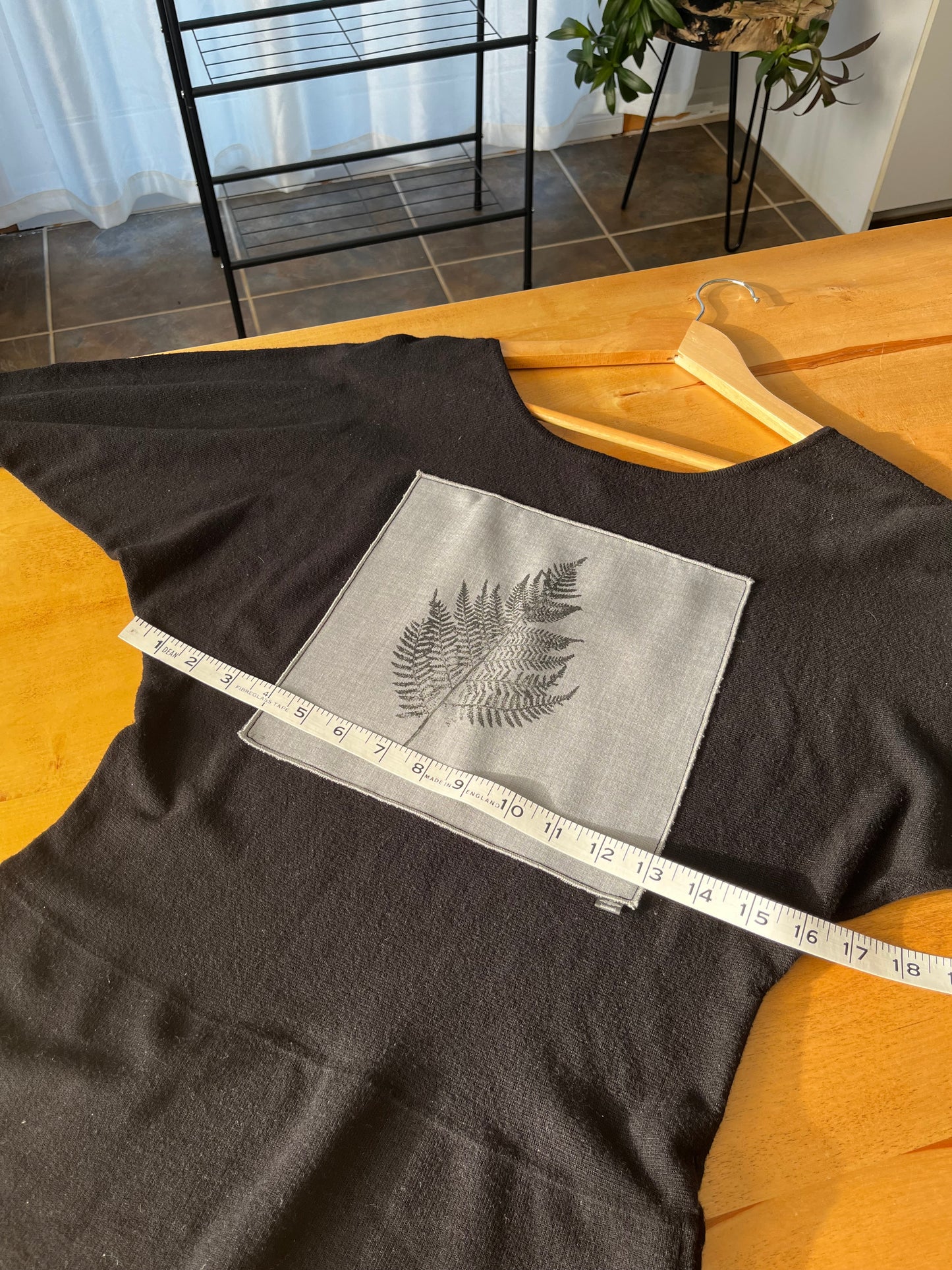 Tricot noir «fougère» médium