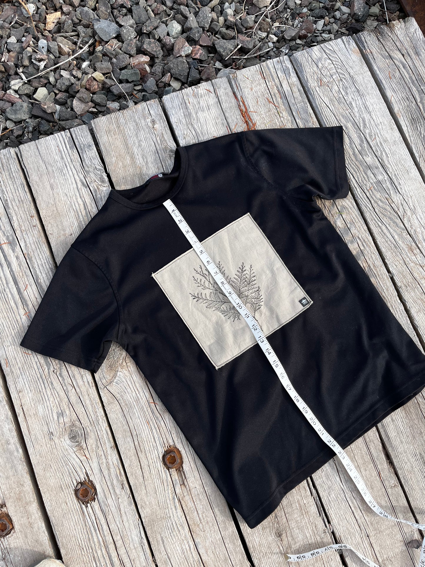 T-shirt noir « cèdre » Médium