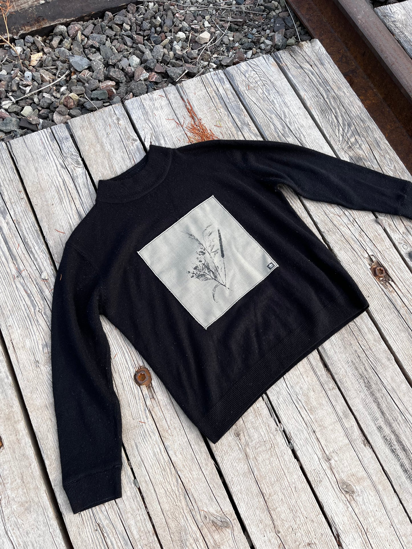 Tricot noir «  bouquet » Médium