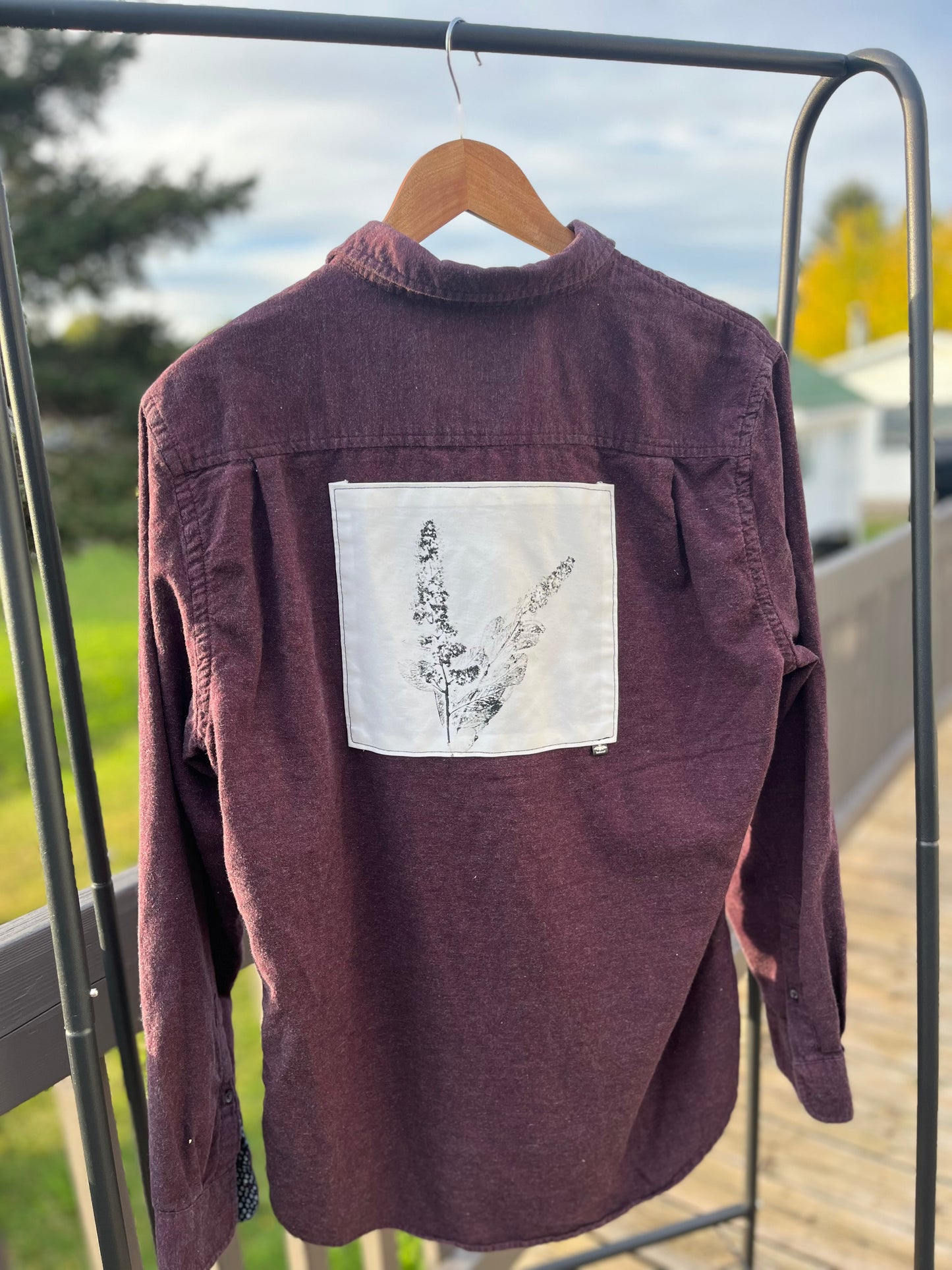 Chemise aubergine « spiné d’été rose » médium unisexe