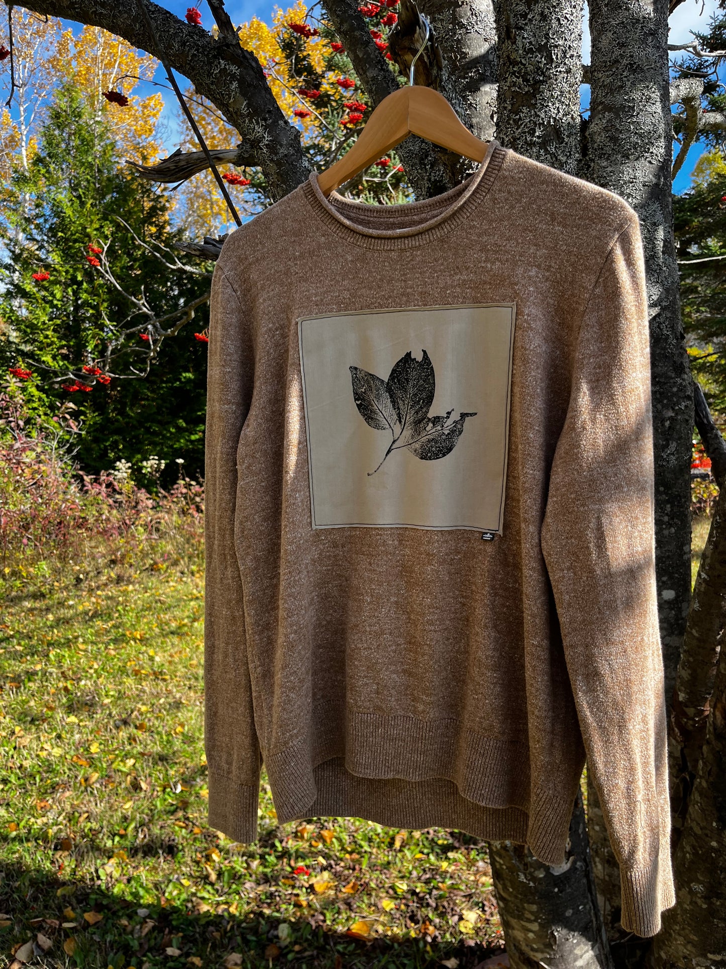 Tricot brun « feuilles» Médium