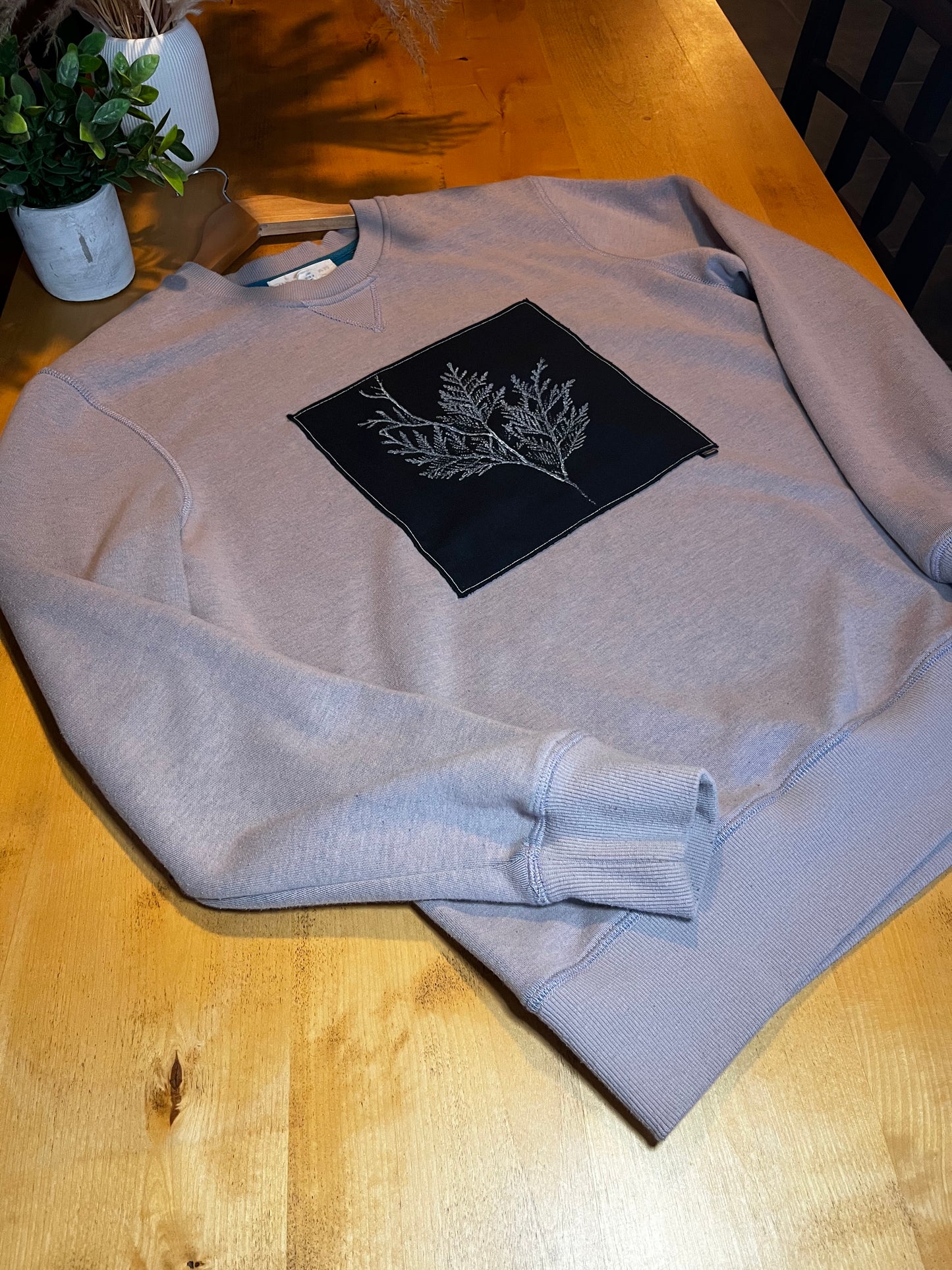 Chandail crewneck « cèdre » lila - Médium (unisexe)
