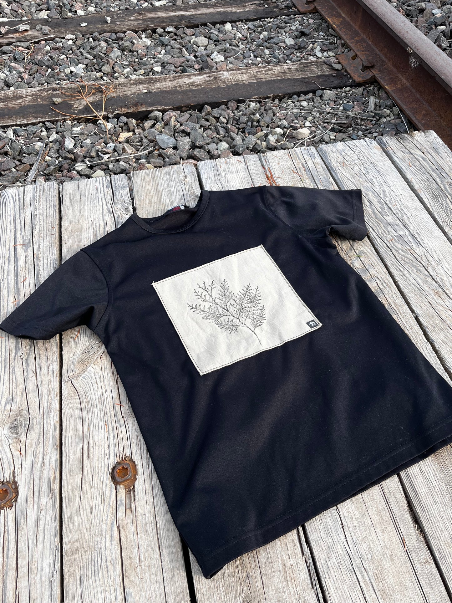 T-shirt noir « cèdre » Médium
